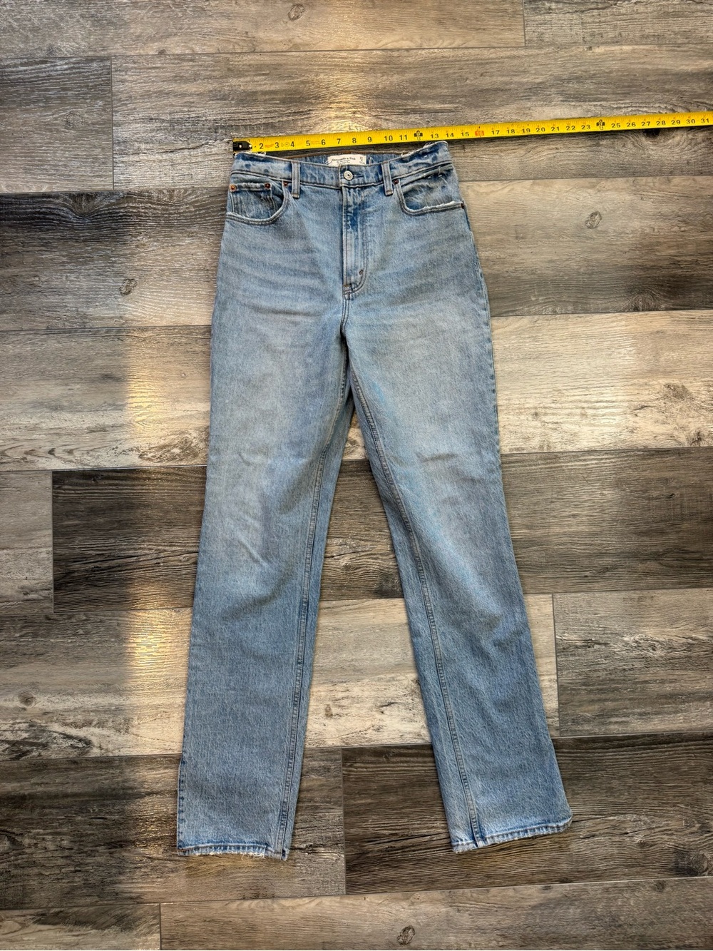 Abercrombie & Fitch The 90’s Straight Ultra High Rise Jean